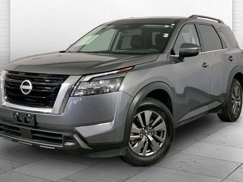 Used 2025 Nissan Pathfinder SV AWD/4WD image 12