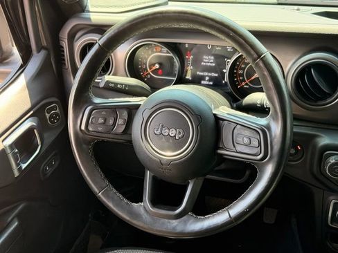 Used 2023 Jeep Gladiator Sport AWD/4WD image 18