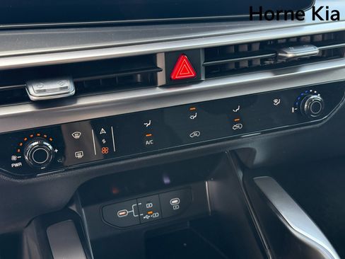 New 2025 Kia Sorento LX image 14