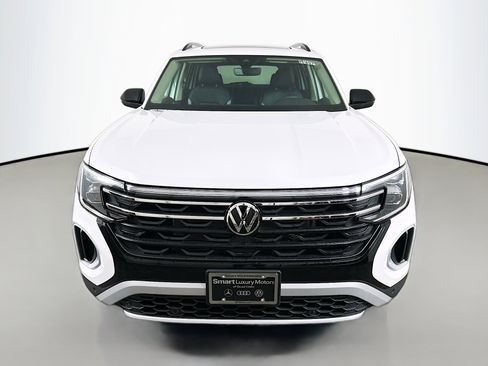 New 2026 Volkswagen Atlas Peak Edition AWD/4WD image 2