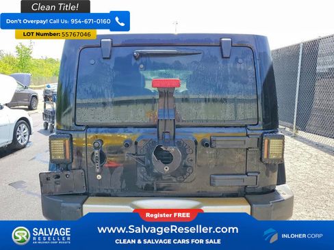 Used 2014 Jeep Wrangler Unlimited Sahara w/ Connectivity Group AWD/4WD image 8
