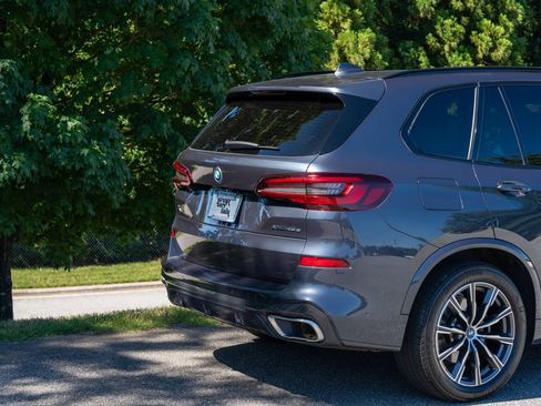 Used 2022 BMW X5 xDrive45e w/ M Sport Package AWD/4WD image 12