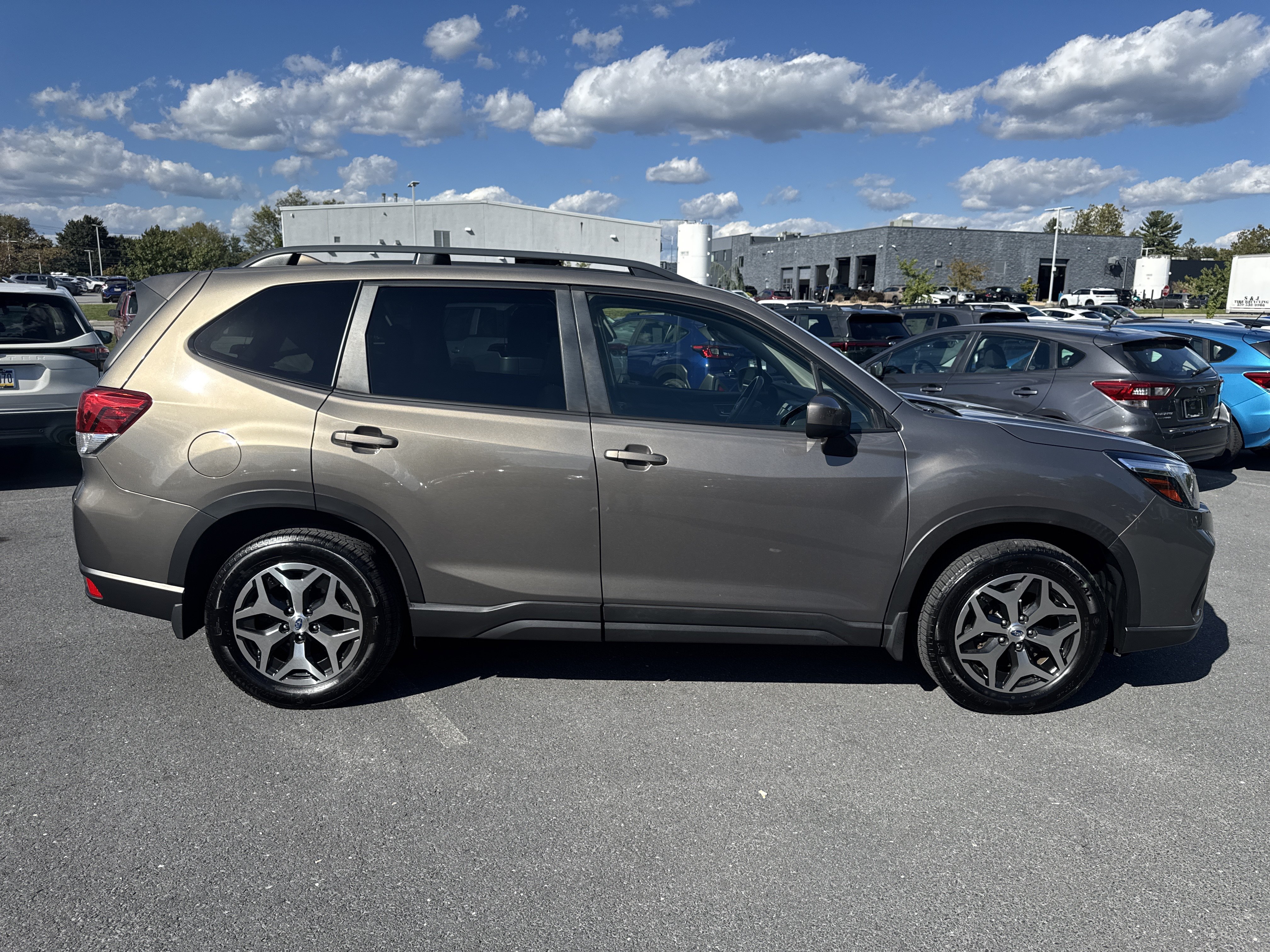 Used 2021 Subaru Forester Premium AWD/4WD image 29