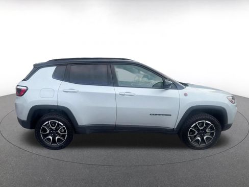 Used 2025 Jeep Compass Trailhawk AWD/4WD image 22