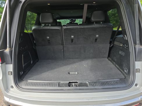 Used 2022 Jeep Wagoneer Series III w/ Premium Group I AWD/4WD image 4