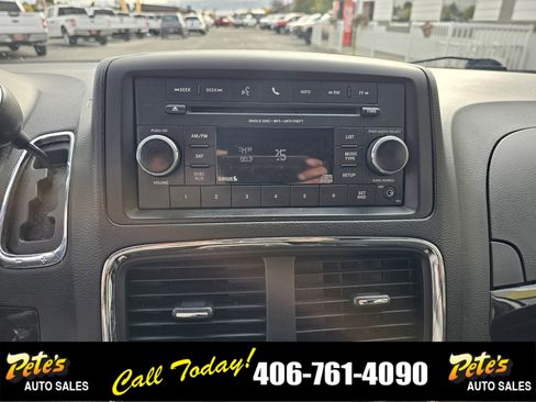 Used 2016 Dodge Grand Caravan SE image 26