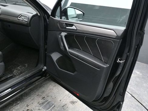 Used 2023 Volkswagen Tiguan SE image 9