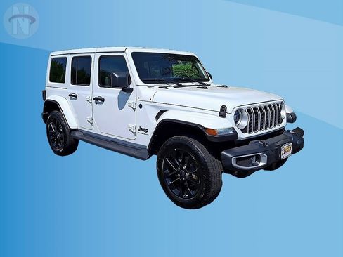 Used 2025 Jeep Wrangler Unlimited Sahara AWD/4WD image 2