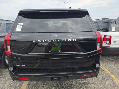 Used 2025 Ford Expedition Active AWD/4WD image 16