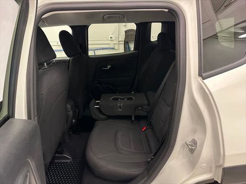 Certified 2022 Jeep Renegade Latitude w/ Convenience Group AWD/4WD image 25