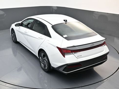 Certified 2025 Hyundai Elantra Sport image 17