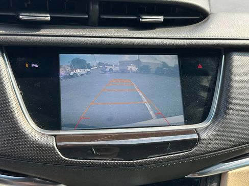 Used 2017 Cadillac XT5 Luxury w/ Driver Awareness Package FWD image 5