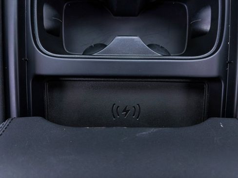 Used 2023 Land Rover Defender 110 X-Dynamic SE image 32