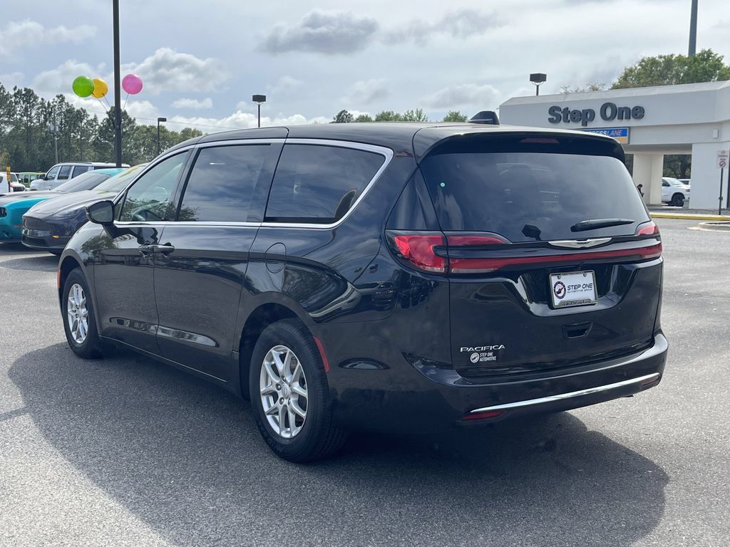 New 2026 Chrysler Pacifica Select FWD image 6