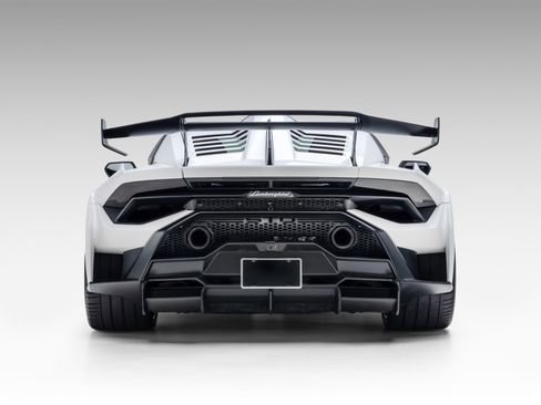 Used 2022 Lamborghini Huracan STO image 3