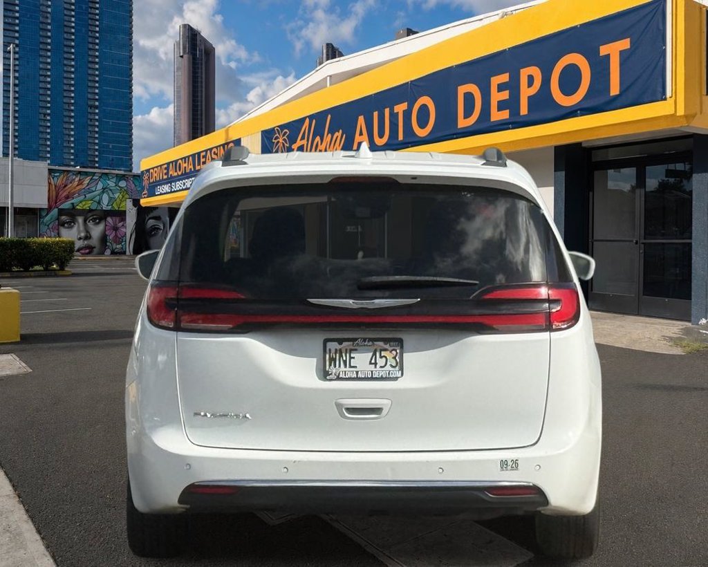 Used 2022 Chrysler Pacifica Touring-L FWD image 4