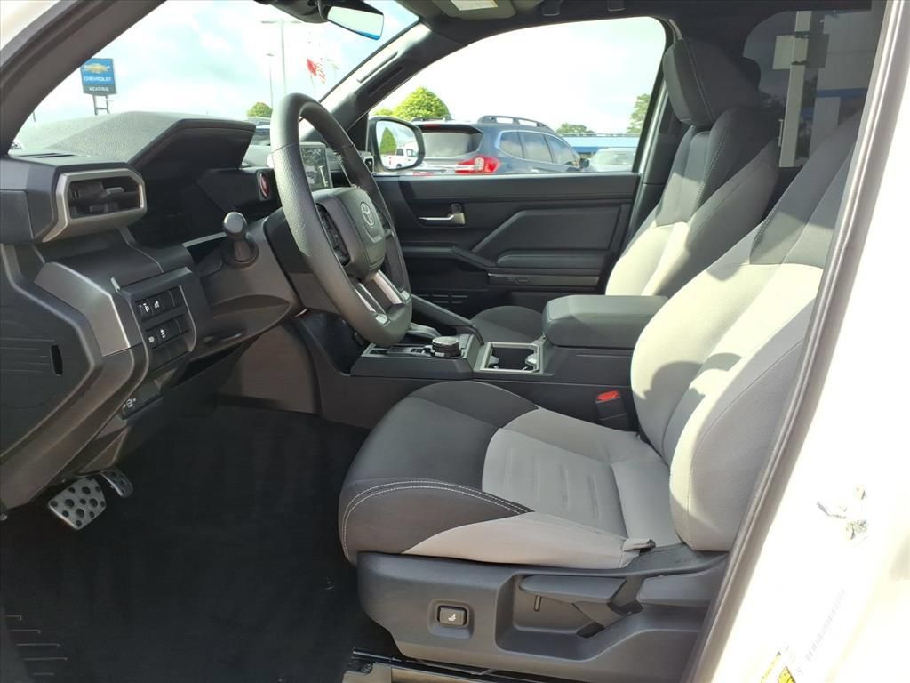 Used 2025 Toyota Tacoma TRD Sport AWD/4WD image 19