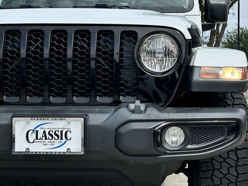 Used 2021 Jeep Gladiator Sport AWD/4WD image 9