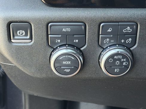 Used 2025 GMC Sierra 1500 SLT AWD/4WD image 13