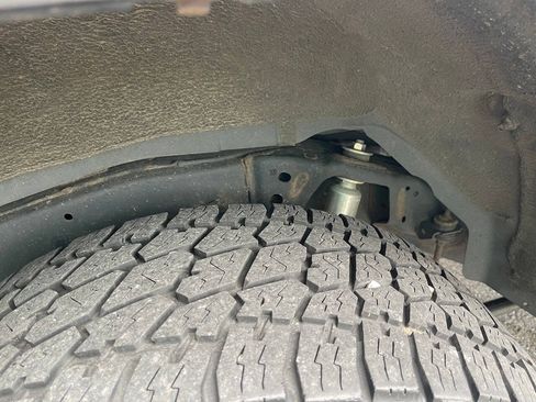 Used 2017 Toyota 4Runner SR5 AWD/4WD image 11