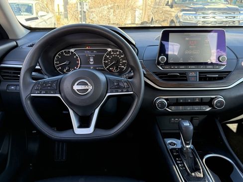 Used 2024 Nissan Altima 2.5 SV image 22
