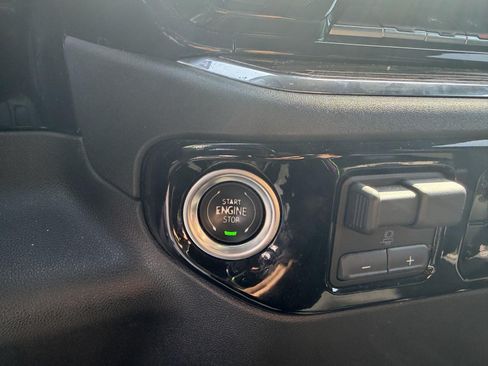 Used 2025 Chevrolet Silverado 1500 LT RWD image 16