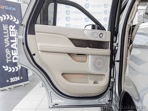 Used 2021 Lincoln Navigator Reserve w/ Luxury Package AWD/4WD image 34