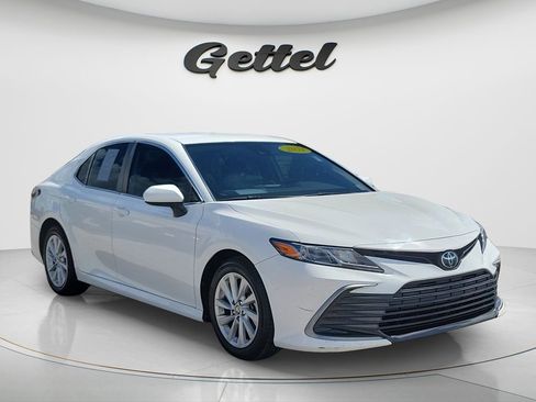 Used 2021 Toyota Camry LE FWD image 3