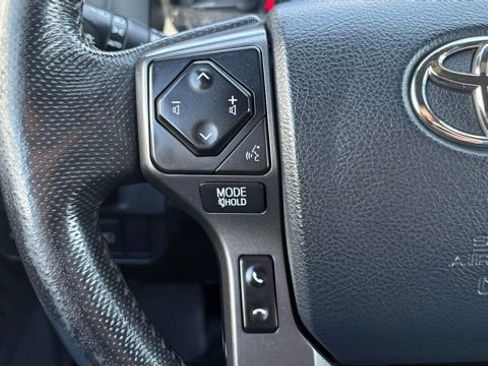 Used 2018 Toyota Tacoma TRD Sport AWD/4WD image 19