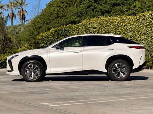 Certified 2023 Lexus RZ 450e Premium w/ Technology Package image 8