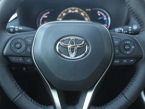 Used 2025 Toyota RAV4 XLE w/ Convenience Package image 27