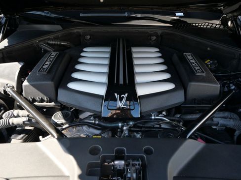 Used 2019 Rolls-Royce Wraith image 32