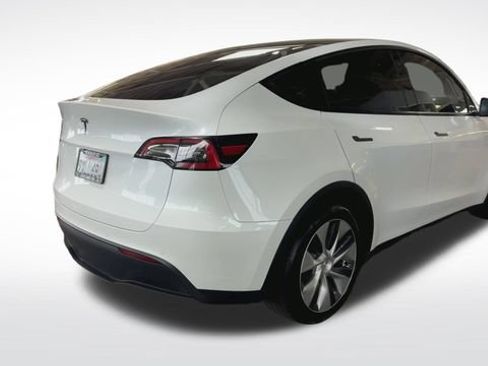 Used 2021 Tesla Model Y Long Range AWD/4WD image 9