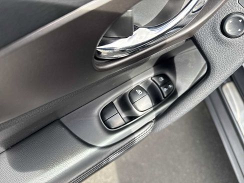 Used 2014 Nissan Rogue SV w/ SV Premium Package FWD image 14