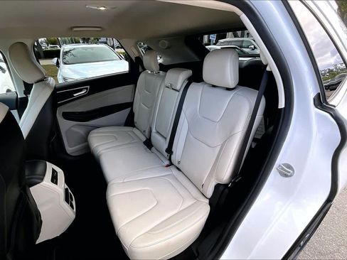 Used 2020 Ford Edge Titanium FWD image 21