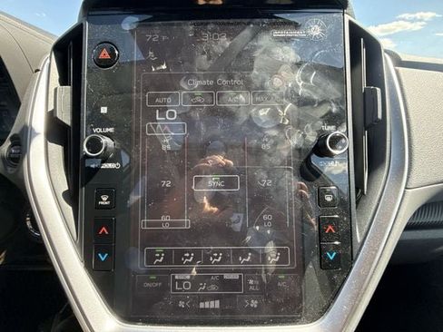 Used 2025 Subaru Crosstrek 2.0i Premium image 18