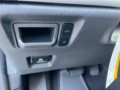 New 2025 Ford Expedition Active image 11