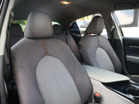 Used 2020 Toyota Camry LE FWD image 19