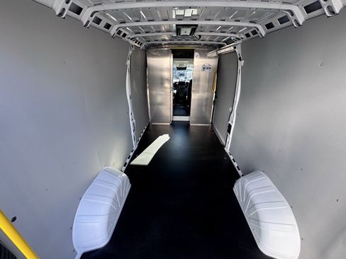 Used 2025 RAM ProMaster 2500 w/ Convenience Group image 8