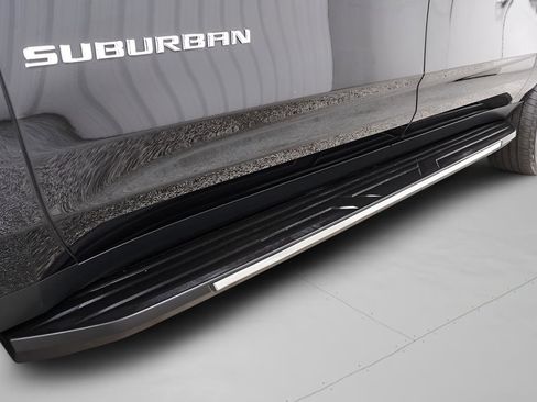 Used 2023 Chevrolet Suburban Premier AWD/4WD image 40
