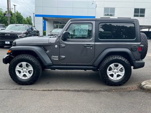 Used 2018 Jeep Wrangler Sport AWD/4WD image 4