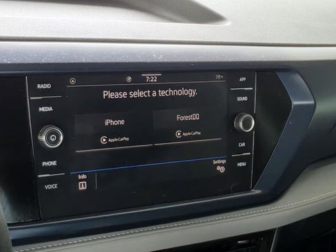 Used 2024 Volkswagen Taos SE FWD image 16