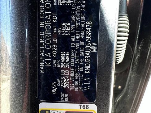 Used 2025 Kia Soul LX w/ LX Technology Package FWD image 33