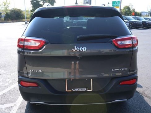 Used 2017 Jeep Cherokee Limited image 4