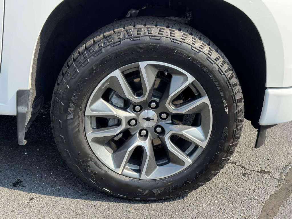 Used 2025 Chevrolet Silverado 1500 RST w/ Z71 Off-Road Package AWD/4WD image 28