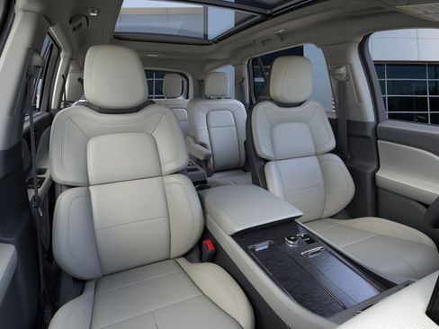 Used 2026 Lincoln Aviator Reserve AWD/4WD image 10
