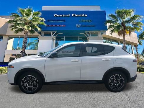 Used 2025 Alfa Romeo Tonale w/ Premium Package AWD/4WD image 8