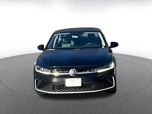 Used 2025 Volkswagen Jetta SE image 16