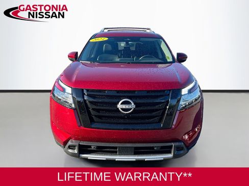 Used 2024 Nissan Pathfinder SL image 2