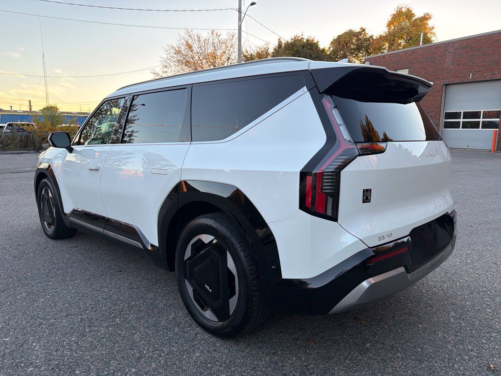 Certified 2024 Kia EV9 Land AWD/4WD image 4